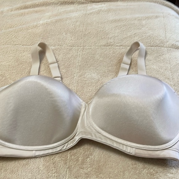 Vanity Fair Bras - Picture 2 of 10